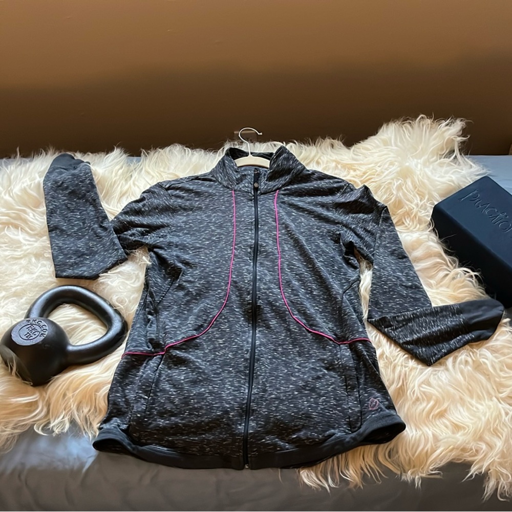 Tasc - Bamboo material lightweight light activewear jacket sz Large